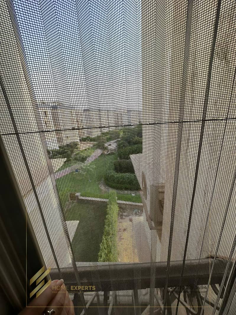 10 0378ea28-4dcc-4d37-b7ce-84e38b94c7ec. jpg