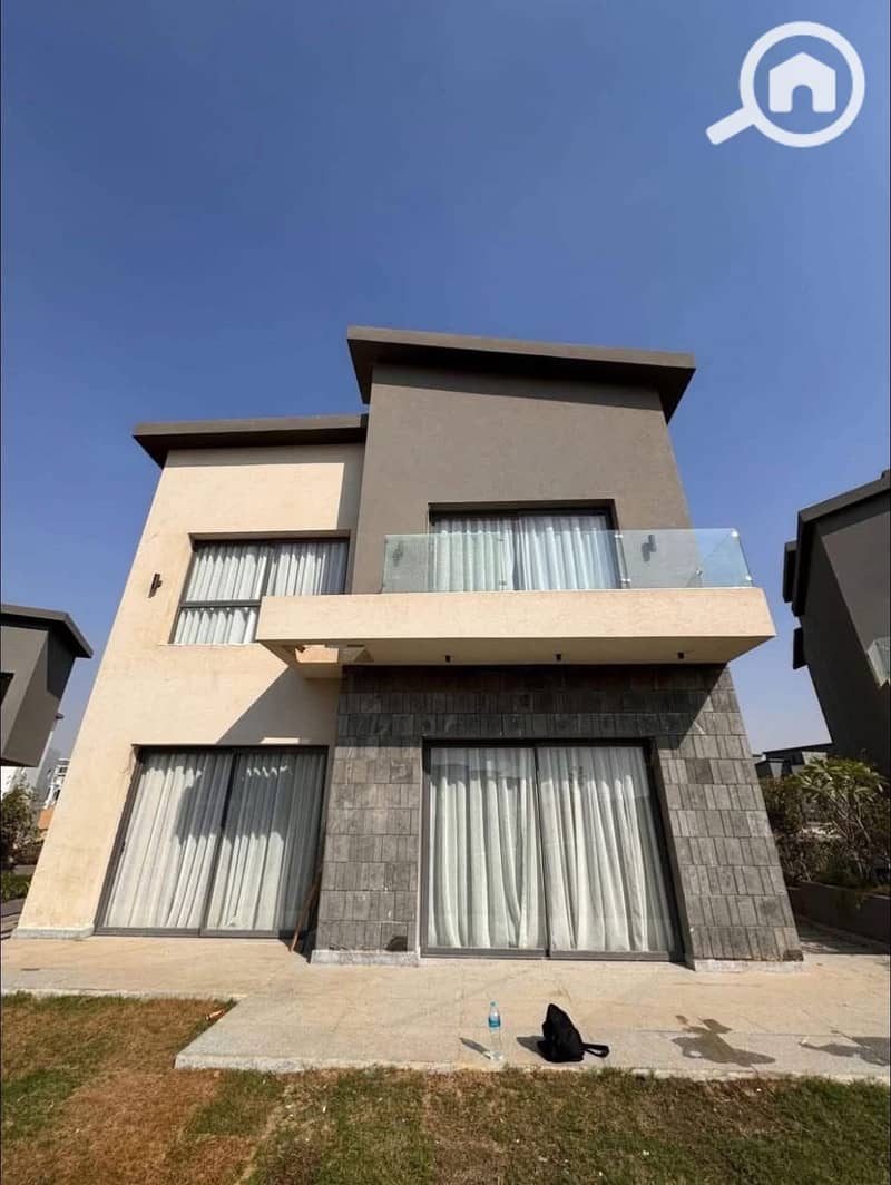 8 582980676_875552211637609_7633804781843880942_n. jpg