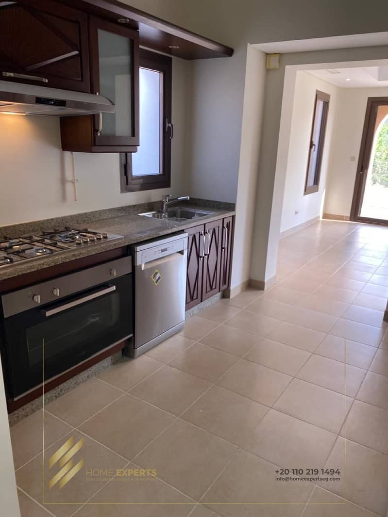 6 5fde3b4e-5126-45d7-8ed8-2539fee383c9. jpg