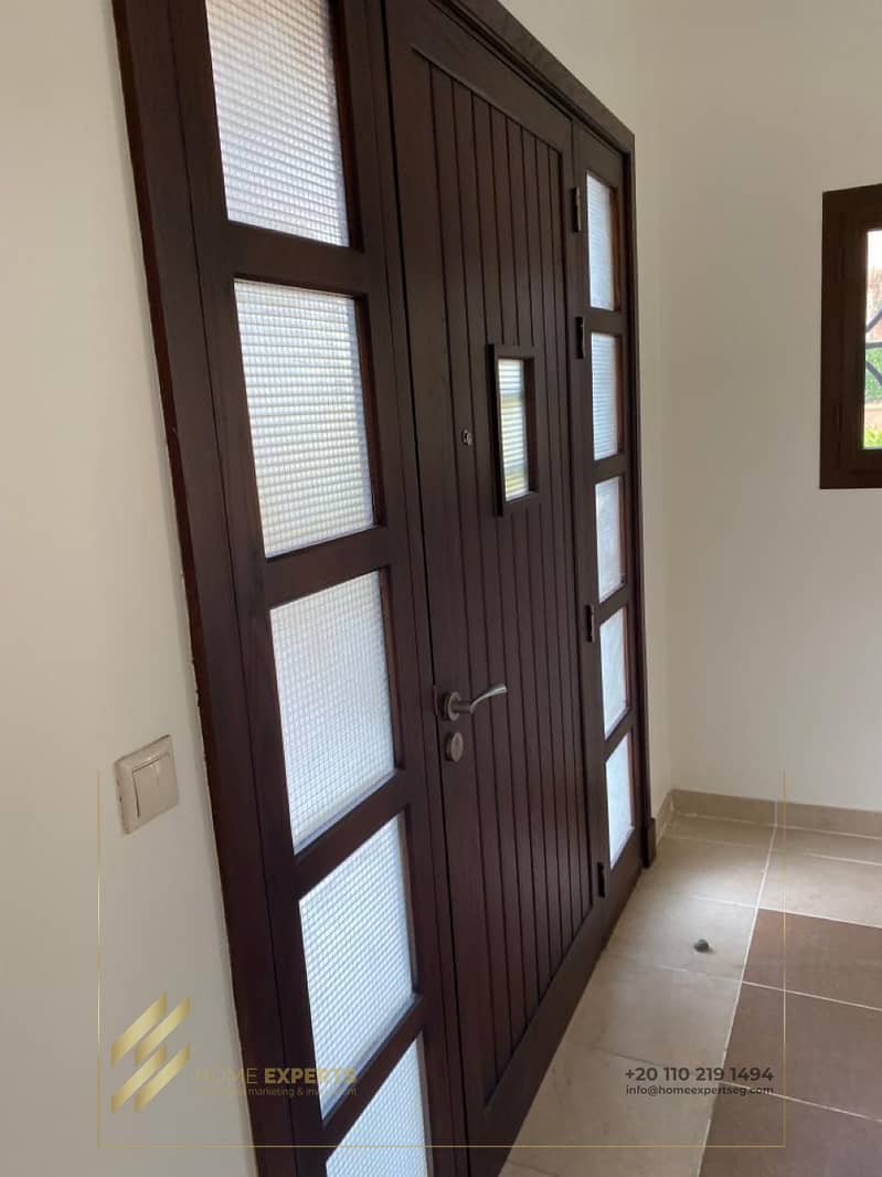 15 0286c68a-e2a4-45f8-b156-1f6f2dfc4b79. jpg