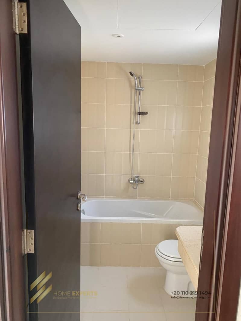 18 946dd910-9b76-44b4-8e3a-b6d94e6bcc6a. jpg