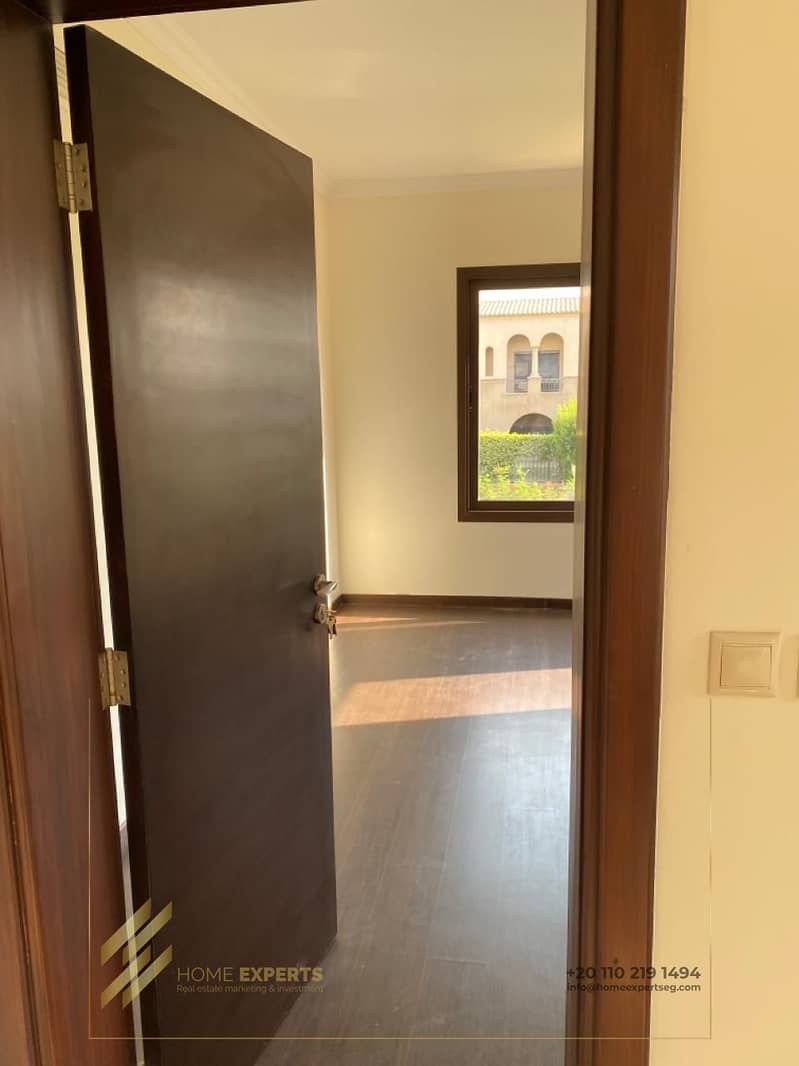 34 c44539c6-d085-4326-a0f0-b65b5b571f65. jpg