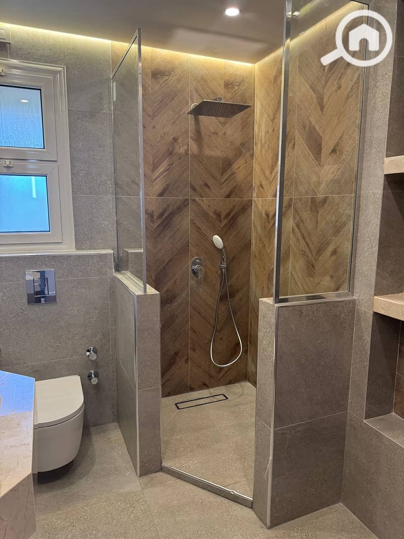 4 0d46b461-716c-4f5d-93f0-3efb2634a18a. jpeg