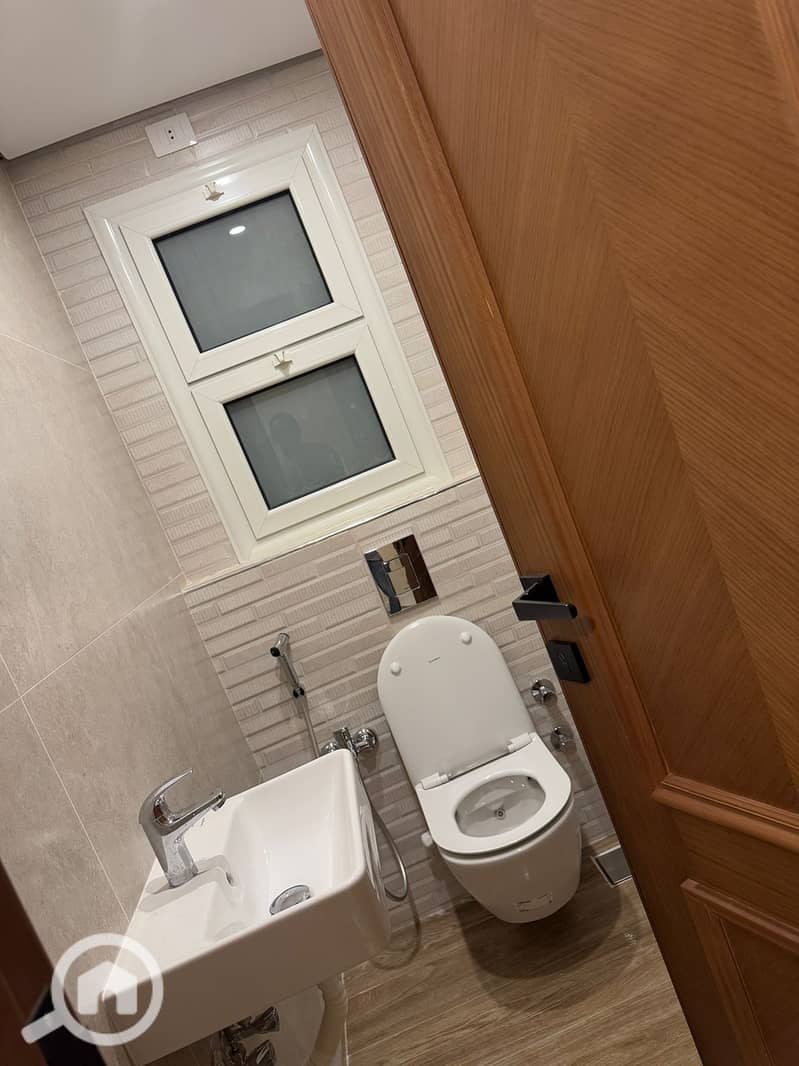 16 fbe1072b-edf9-47d2-8e83-9e7ea7cb7b15. jpeg