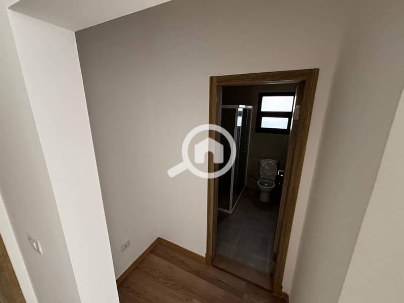 7 03d82644-5ffb-409b-b1e2-aef77f0eb581. jpeg