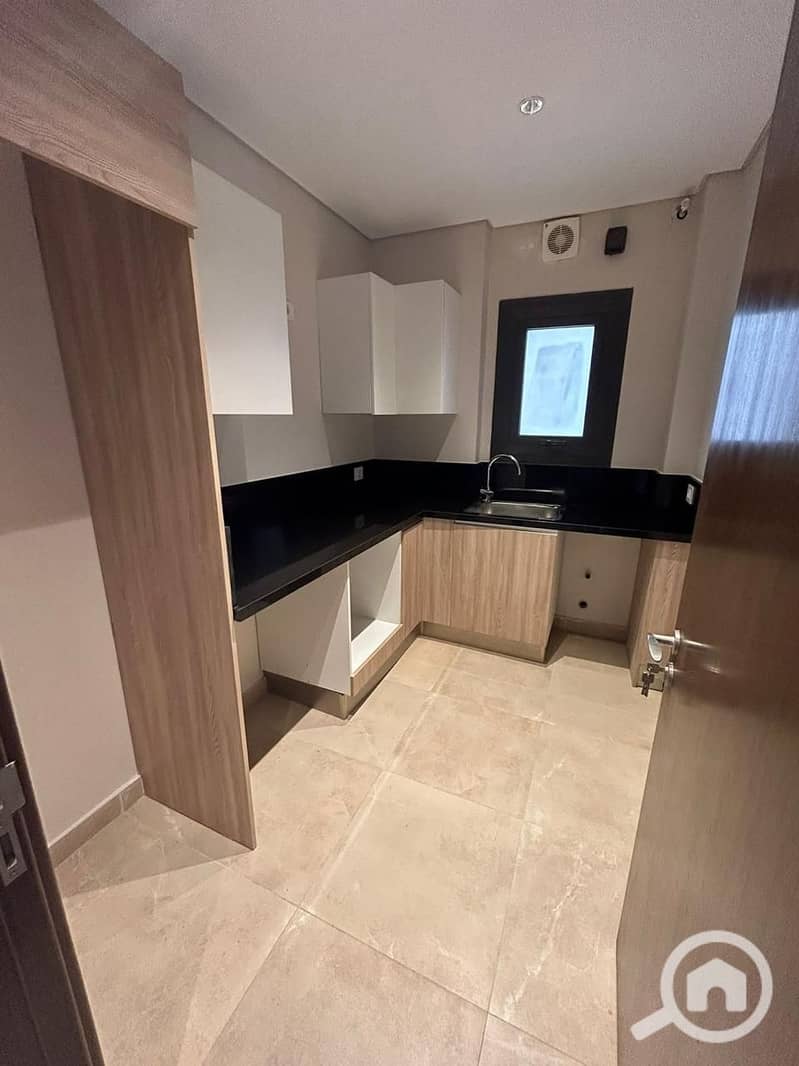 10 WhatsApp Image 2025-02-23 at 10.35. 09_e8f3bf3e. jpg