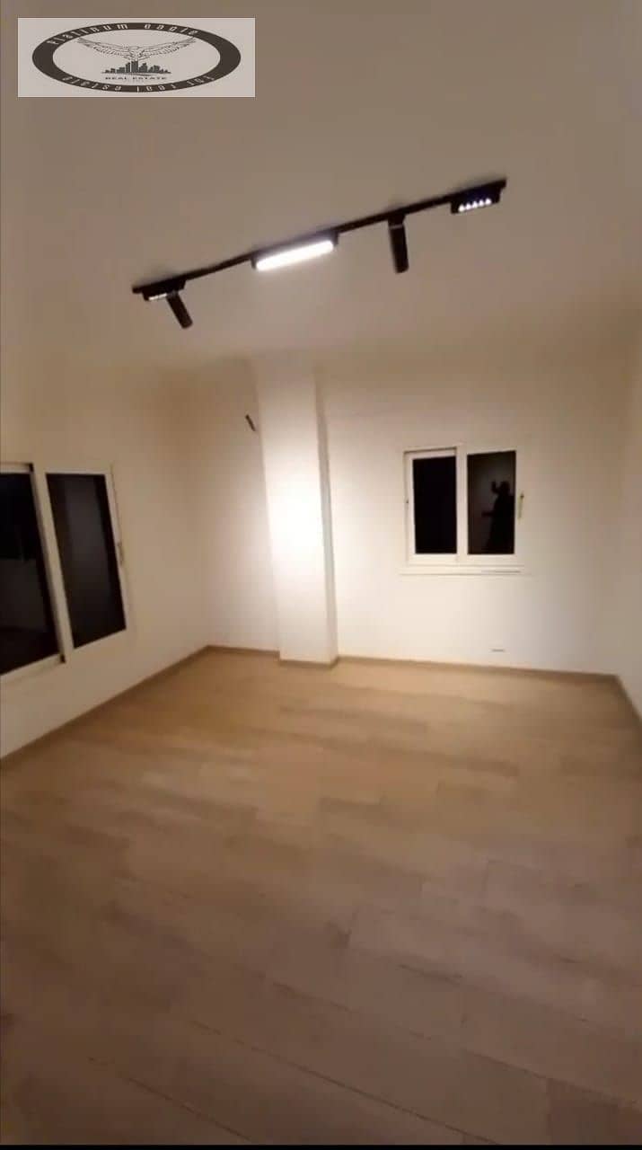 3 0b29f3dc-601f-4af7-86df-cae9d82bcf3e. jpg