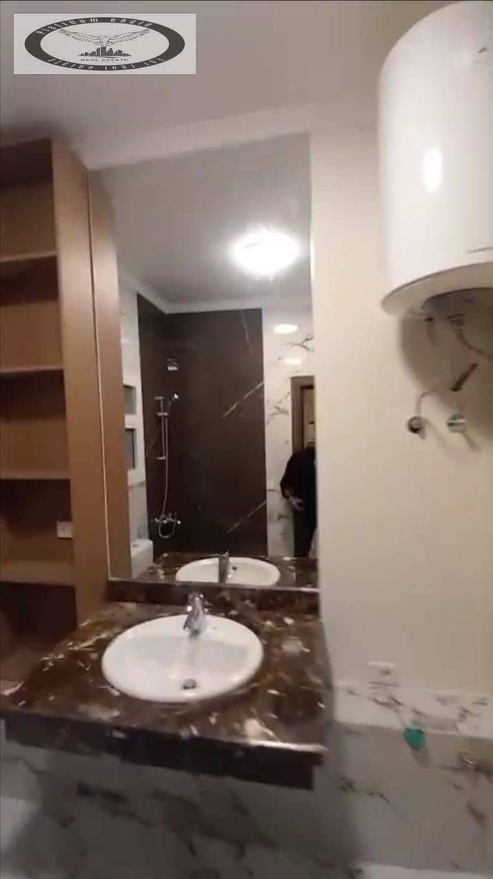 10 3f1bb27a-18b7-4a29-bb2d-e6268a1c24f4. jpg