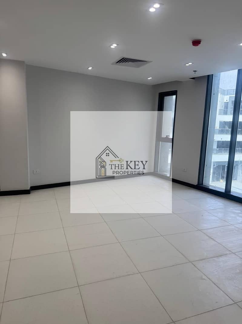 3 WhatsApp Image 2025-11-24 at 21.06. 57 (1). jpeg