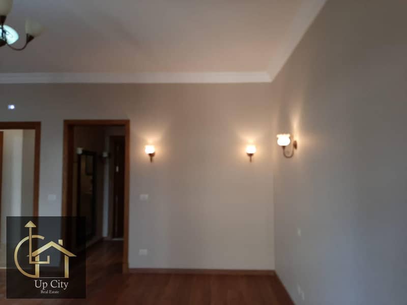 8 34f202f7-6533-4b45-8dd4-88d5e5c17d26. jpg