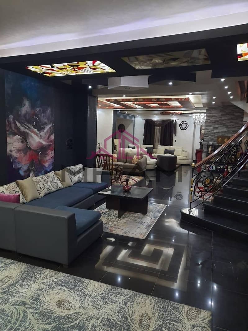 photo_5852542284480580652_y. jpg