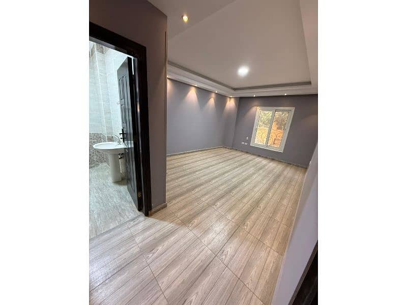 10 WhatsApp Image 2025-08-28 at 6.00. 42 PM (1). jpg