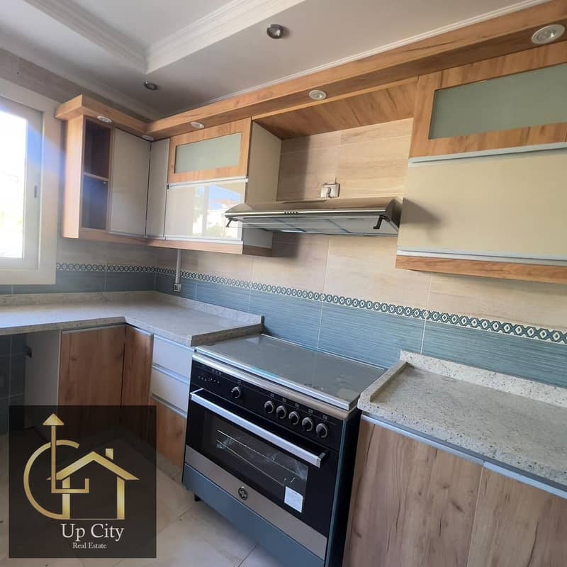 11 50a95f4a-c6c0-4a76-984b-53649afce470. jpg