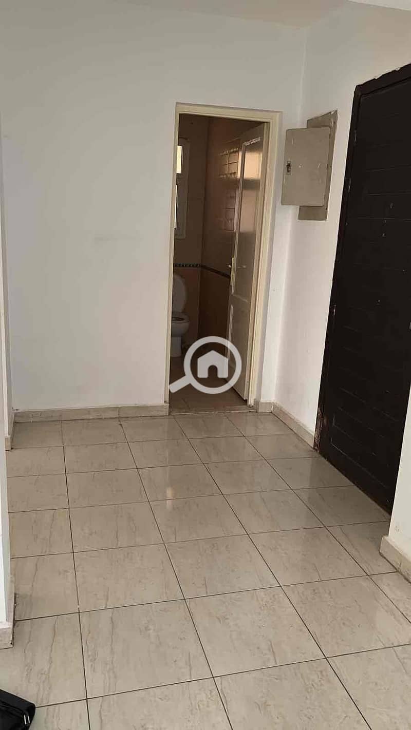 4 e15e16d6-d8b5-4b4c-9caf-3255e0175c7b. jpg