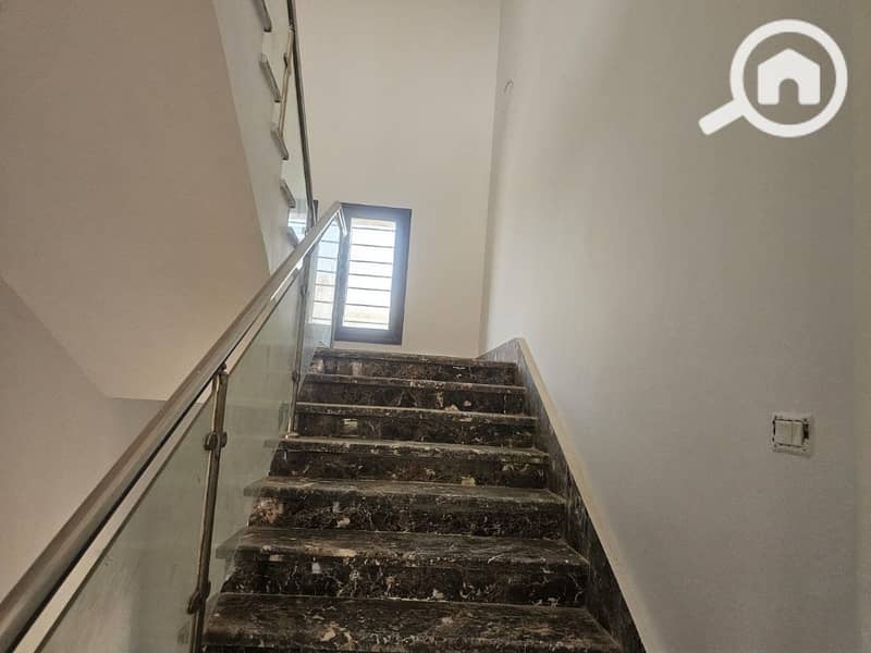 2 a5d79b59-5102-4de5-9f52-d5cfa694dd6d. jpg