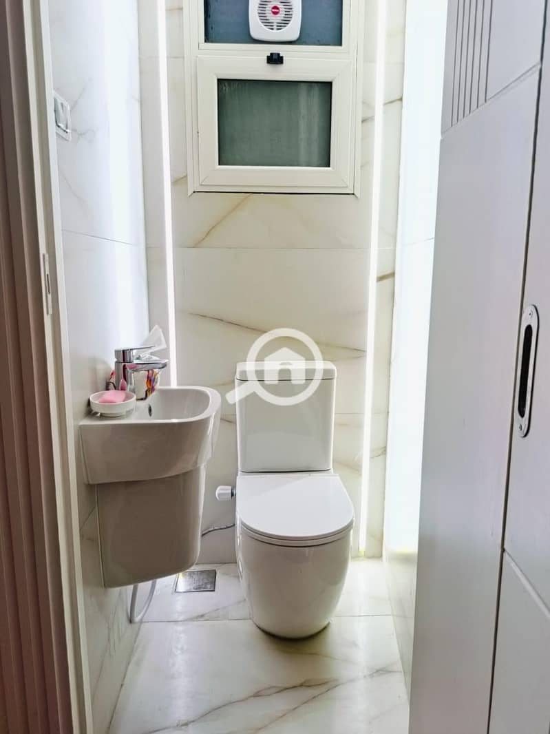 10 9bee8fbe-504c-4961-bfba-4842a75def31. jpg