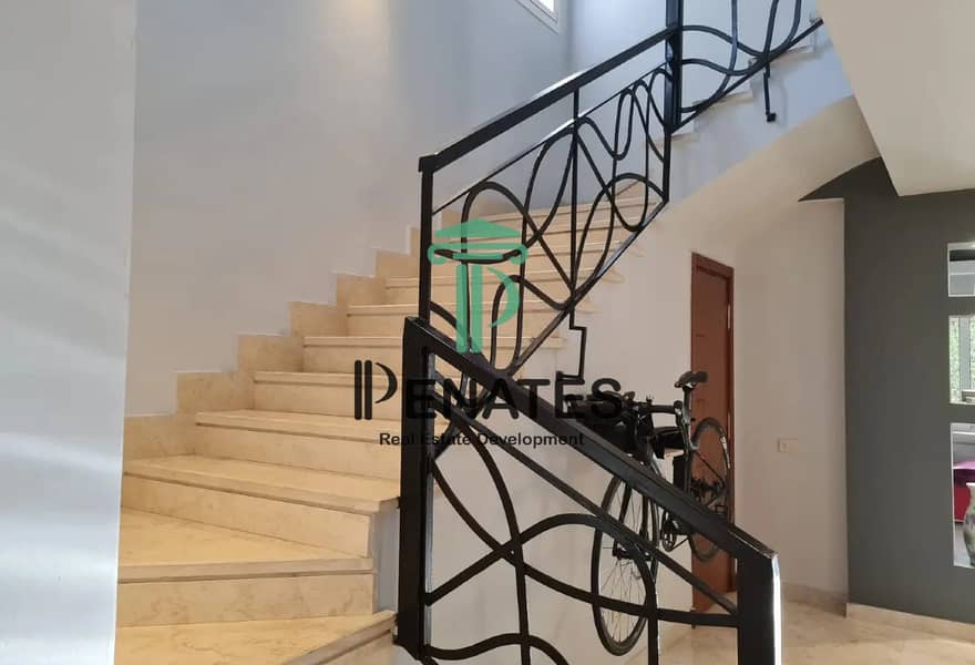 3 8323149-6bf15o (Copy). jpg