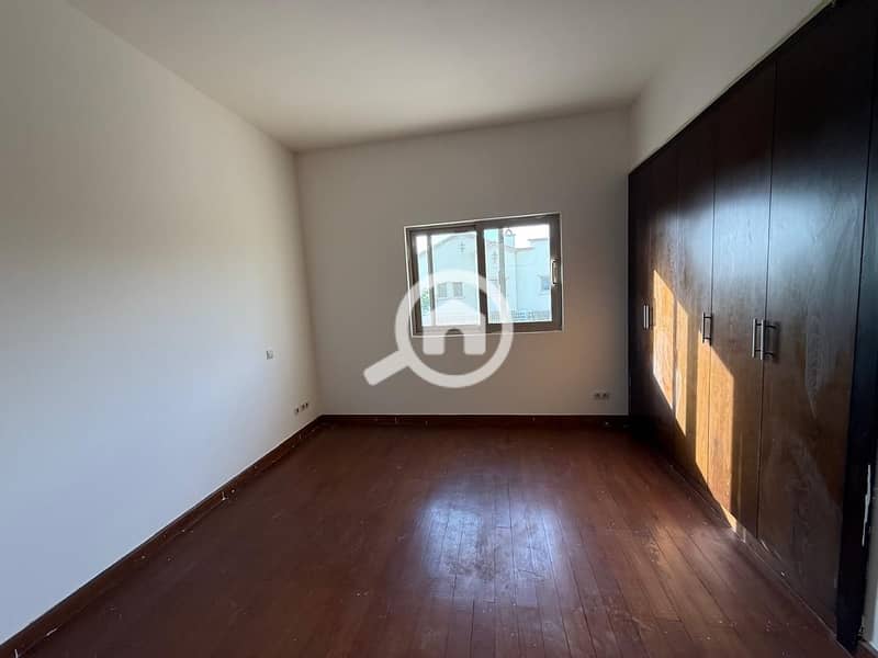 12 cfe8ed79-f474-4901-b309-2b2a50282aac. jpg