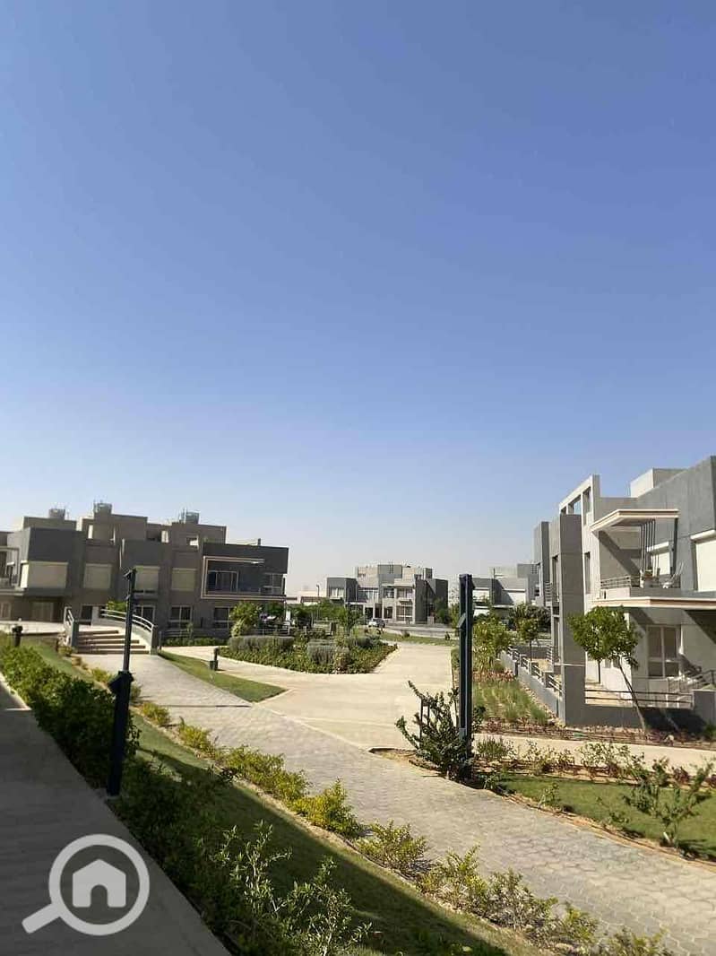 2 e9d16ecb-032f-40f5-89c8-d181b0bcfd62. jpg