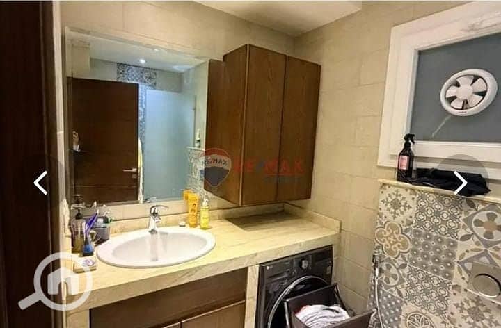 6 1a04cde5-f3d9-4723-99fc-ff9d5a346a9e. jpeg