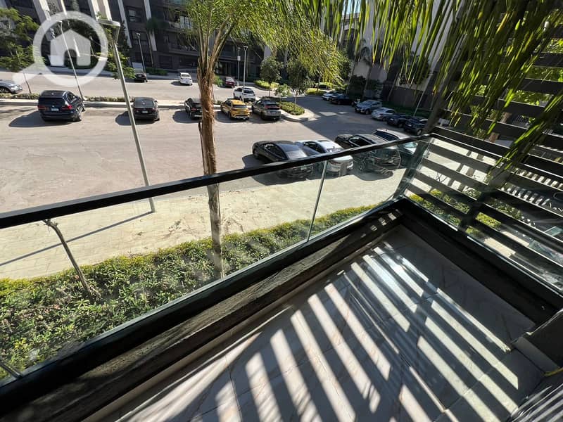 14 dfd4dbd0-eb8d-4053-830b-8bb435dbe836. jpeg