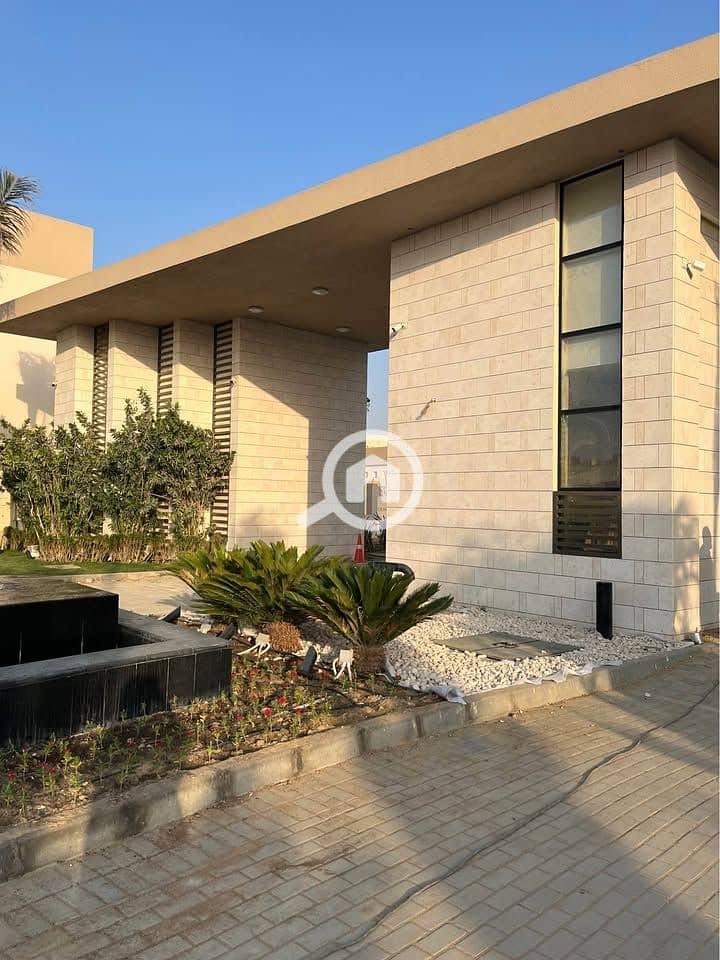 7 556452596_1127948622763702_4364599436776507396_n. jpg