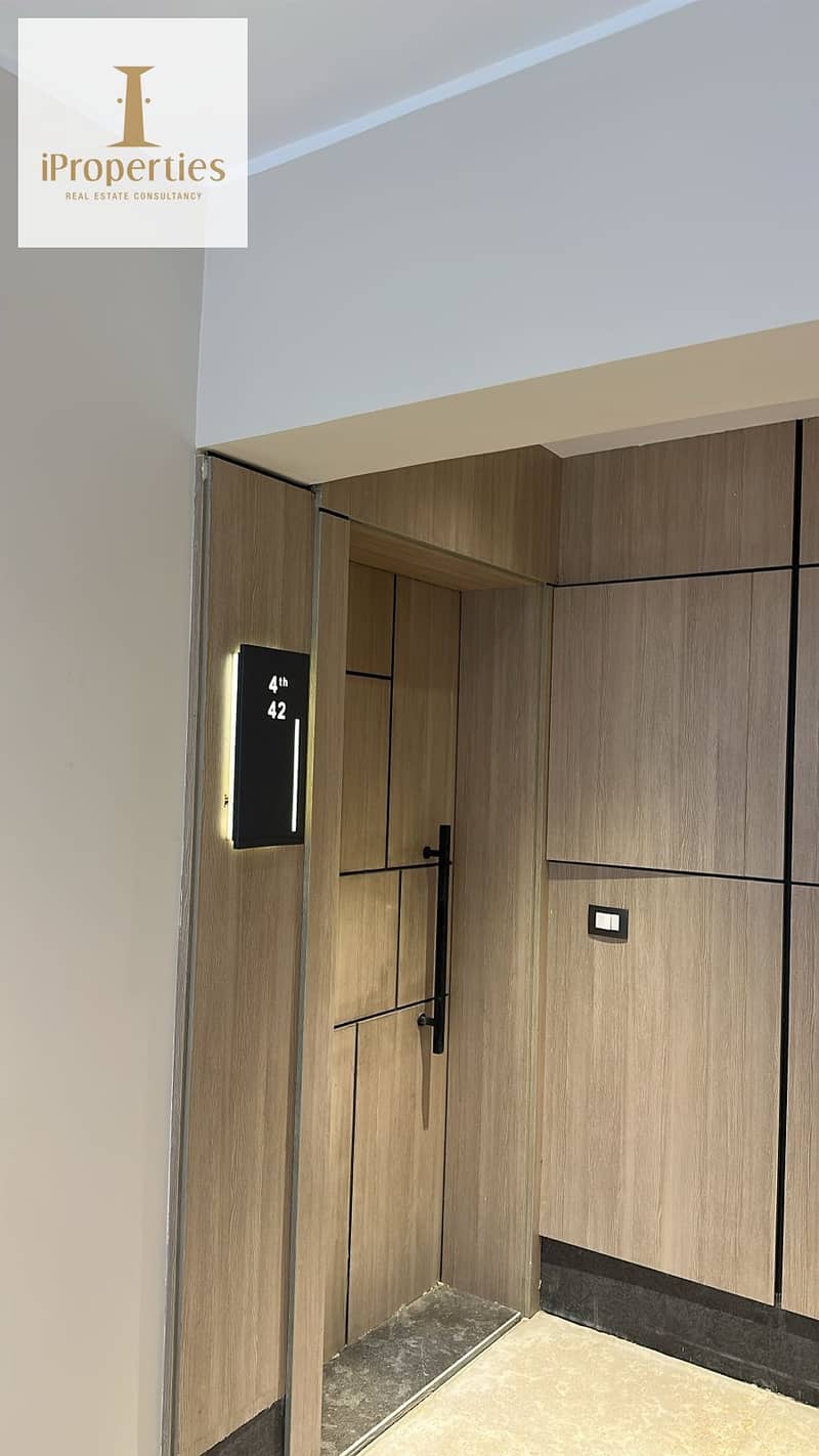 12 010277a3-81bf-4f35-8bb1-56f6fa54b725. jpeg