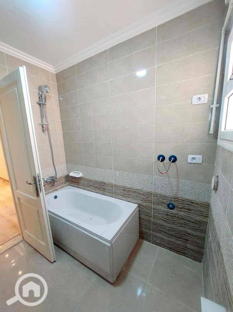 14 0ed35203-15f2-4b98-90a2-42cf86683fa3. jpg