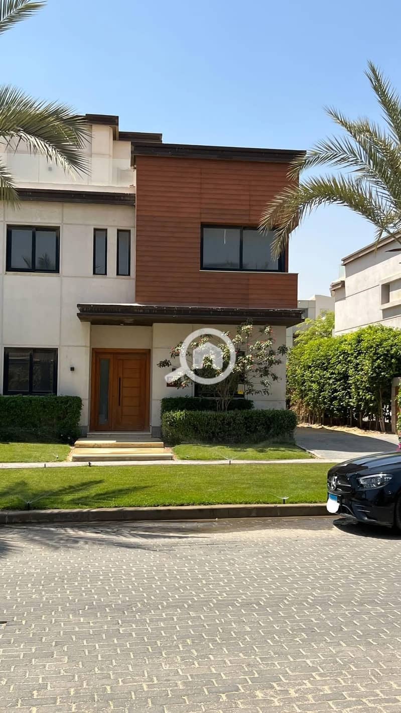 12 1c745810-f6c3-46ef-83d9-51b81f259813. jpeg