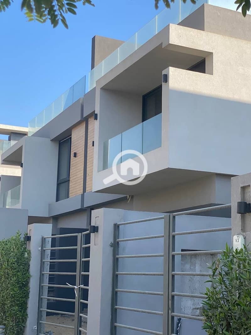 9 06779cb5-927d-42f2-89a2-49333372c9a8. jpeg