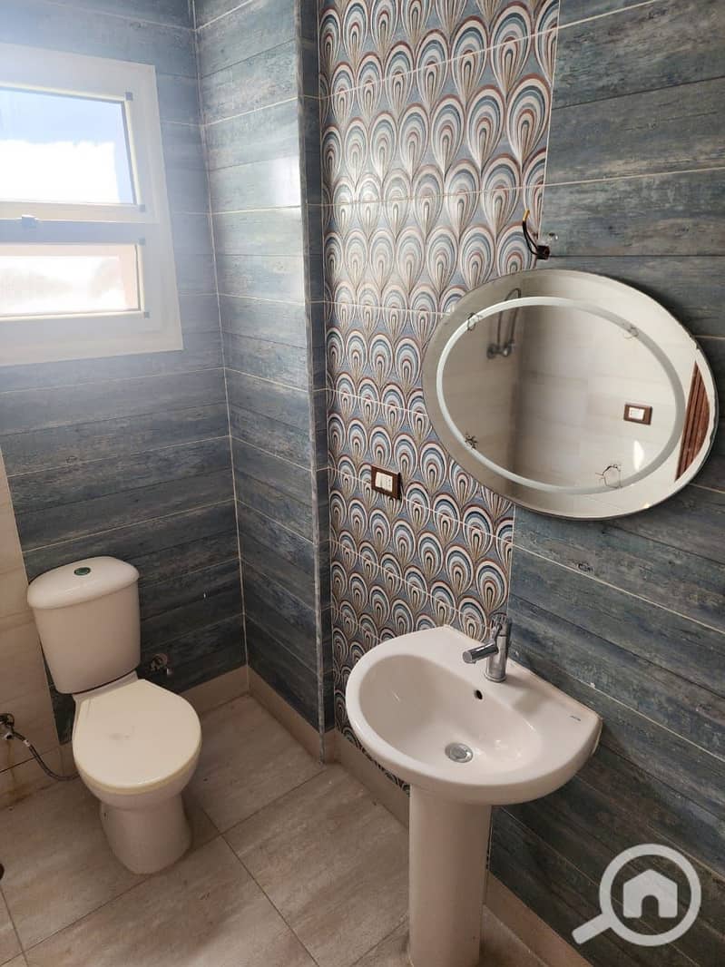 15 c7adb69e-e052-4a07-8fdb-76e525516ce6. jpg