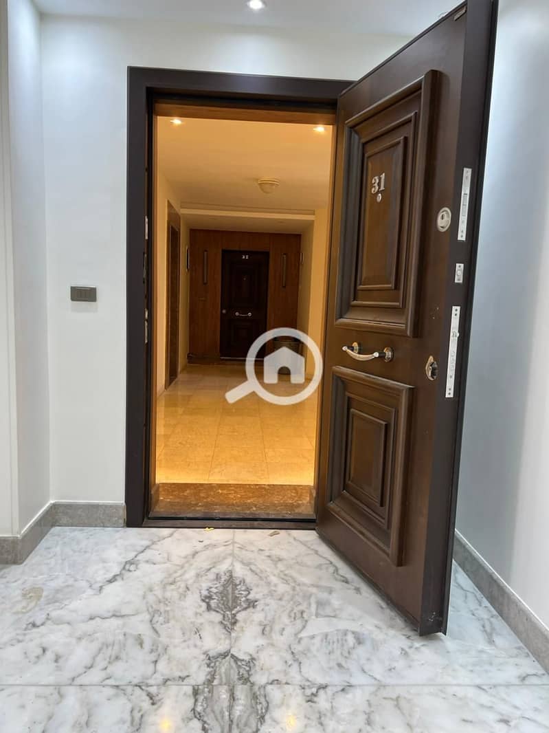 4 8b77dbda-9544-4000-9749-9a59fd389cf6. jpeg