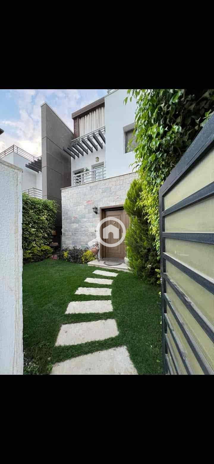 6 e5c3d22f-33fb-4660-8f5c-bf5a22d09ec3. jpg