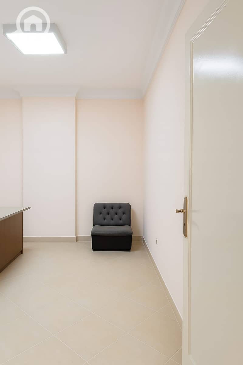 5 WhatsApp Image 2025-11-27 at 16.43. 07_02955a1b. jpg