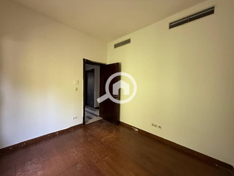 12 d15cacdb-5648-45bb-a6a7-b0ecc3e40f26. jpg