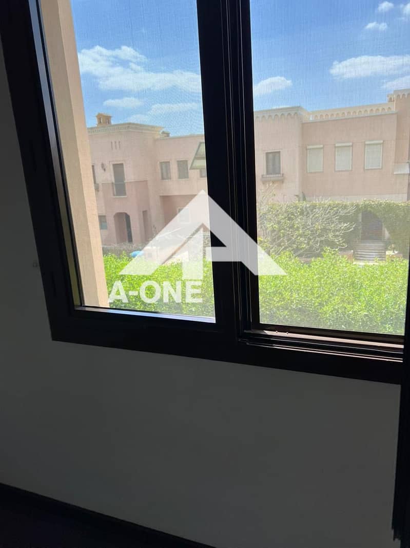 4 ae5ba943-c42b-4b85-ade6-66857468a226. jpg