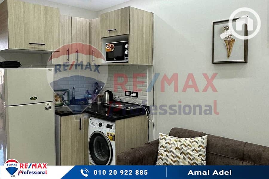 8 ad277cbb-76fa-429a-9c77-10a2f89b7b94. jpg