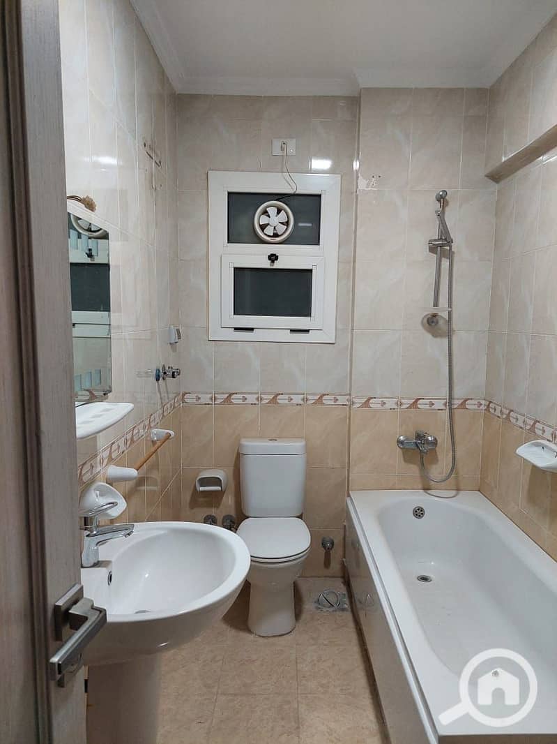 9 755285da-b059-4c05-bb1c-d1d10492380a. jpeg