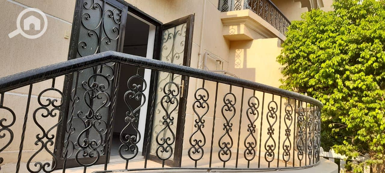 10 b8bcb832-39b9-496a-bb78-71b06d14f9f7. jpeg