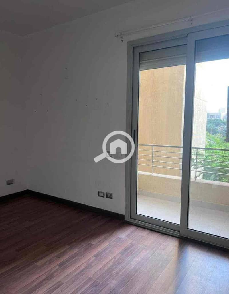 2 02e9fab6-8cad-4436-a062-70fa30f1ede0. jpg