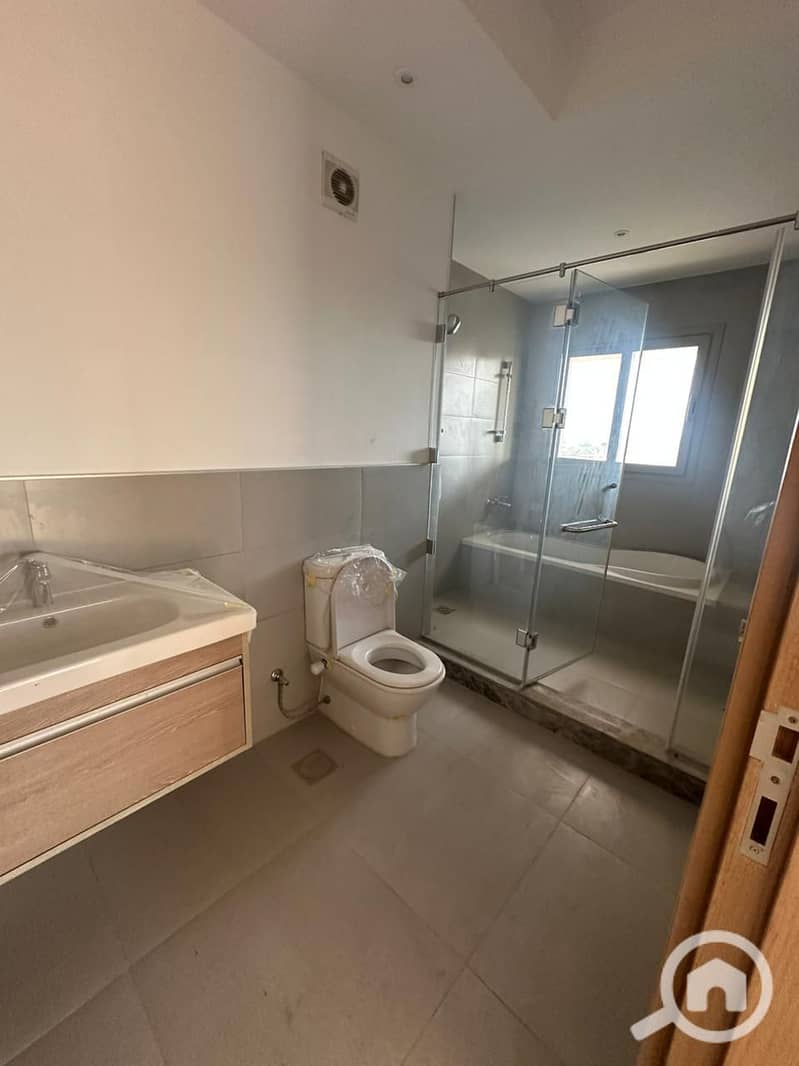 12 827697d8-c79d-4505-989a-c5256b22a9a2. jpg