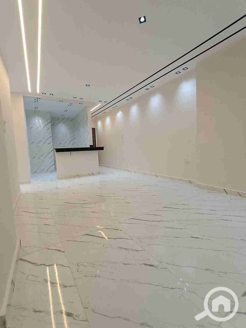 1000793358. jpg 1000793358. jpg