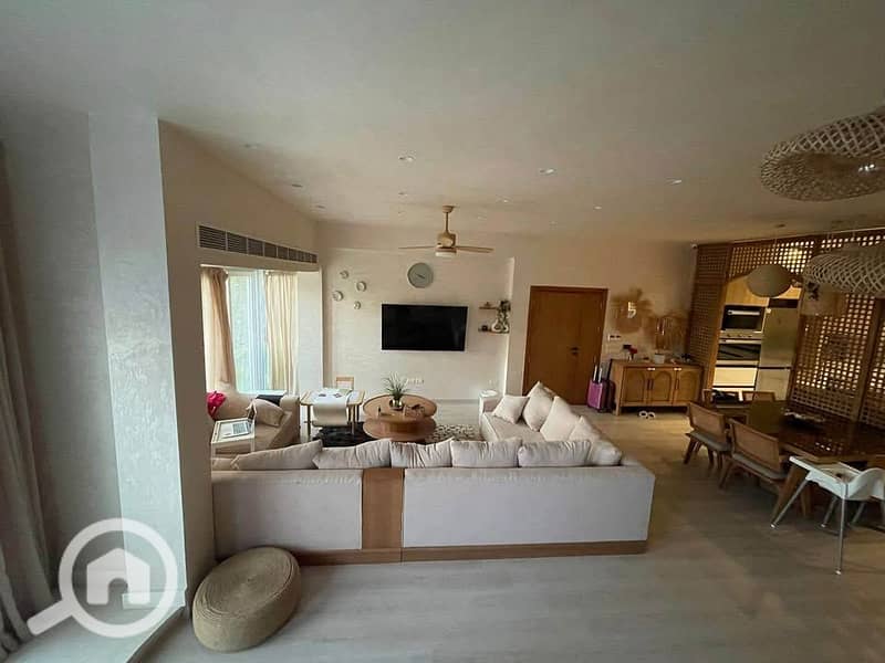 6 527710682_1073323934941317_4823857289622814294_n. jpg