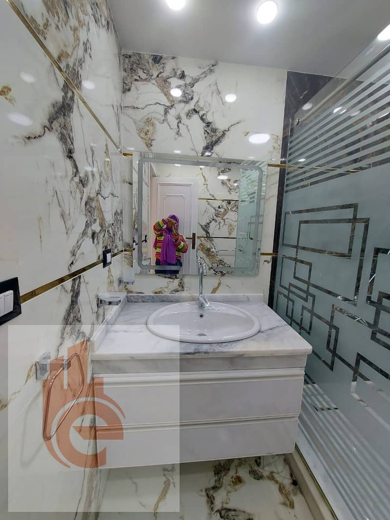 12 b19fe10c-f970-4859-af11-16a4fbb8f8e5. jpg