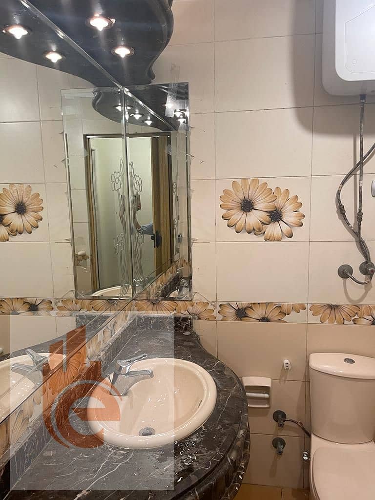 7 7004ebd7-2152-4d6f-9b25-ed9d13e2b56d. jpg