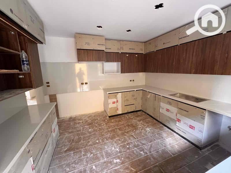 3 82ea6810-0a54-4b72-982d-efb3388d0d5d. jpg