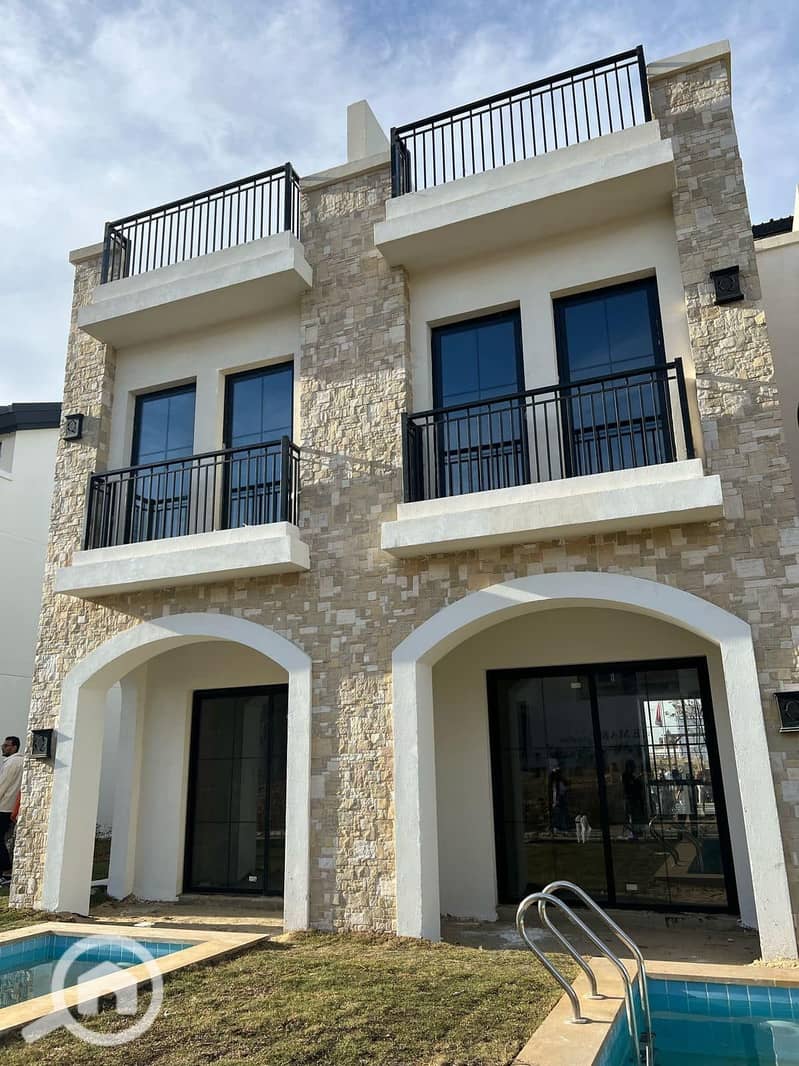 6 cdeae3e7-8cd1-419b-b8ed-b205770db90e. jpg