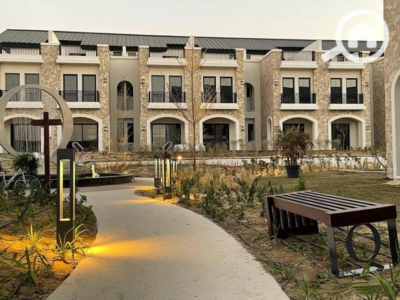 10 ea7fe976-53ea-4f54-9916-a53e28847c23. jpg