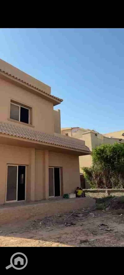 فیلا 6 غرف نوم للبيع في 6 أكتوبر، الجيزة - IMG-20251128-WA0011(1). jpg