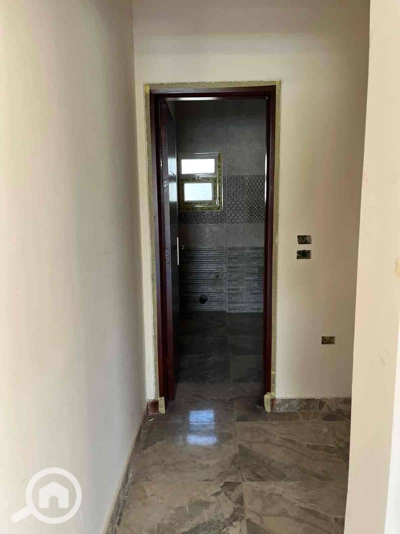 4 e82a9fb9-4947-4282-8350-3a1e61bb9055. jpg